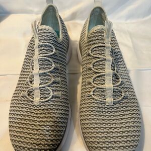 Gray and White Knit Sketcers